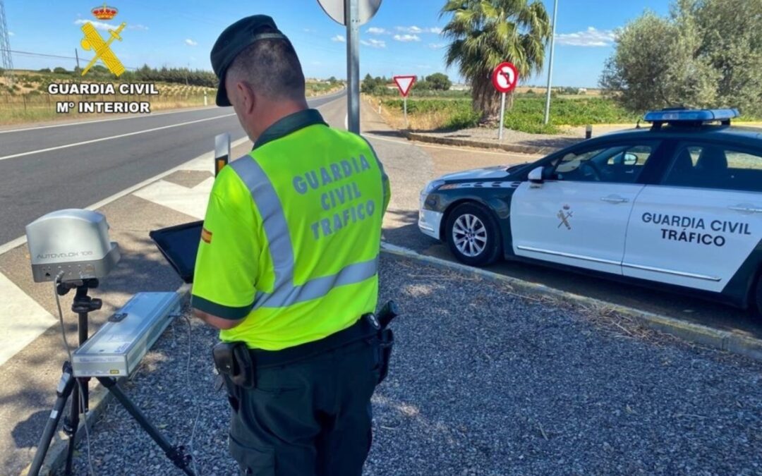 Intentan huir de la Guardia Civil en Pinos Puente con 350 plantas de marihuana en el maletero