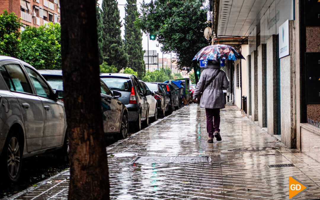 Protección Civil mantiene la alerta por lluvias "muy fuertes a torrenciales" en Granada