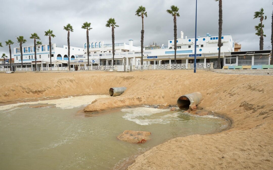 Anegaciones en varios municipios de Huelva por las fuertes lluvias y tormentas eléctricas