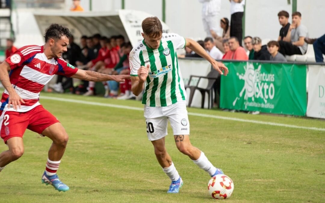 La efectividad condena al Recreativo Granada ante el Juventud Torremolinos (2-0)