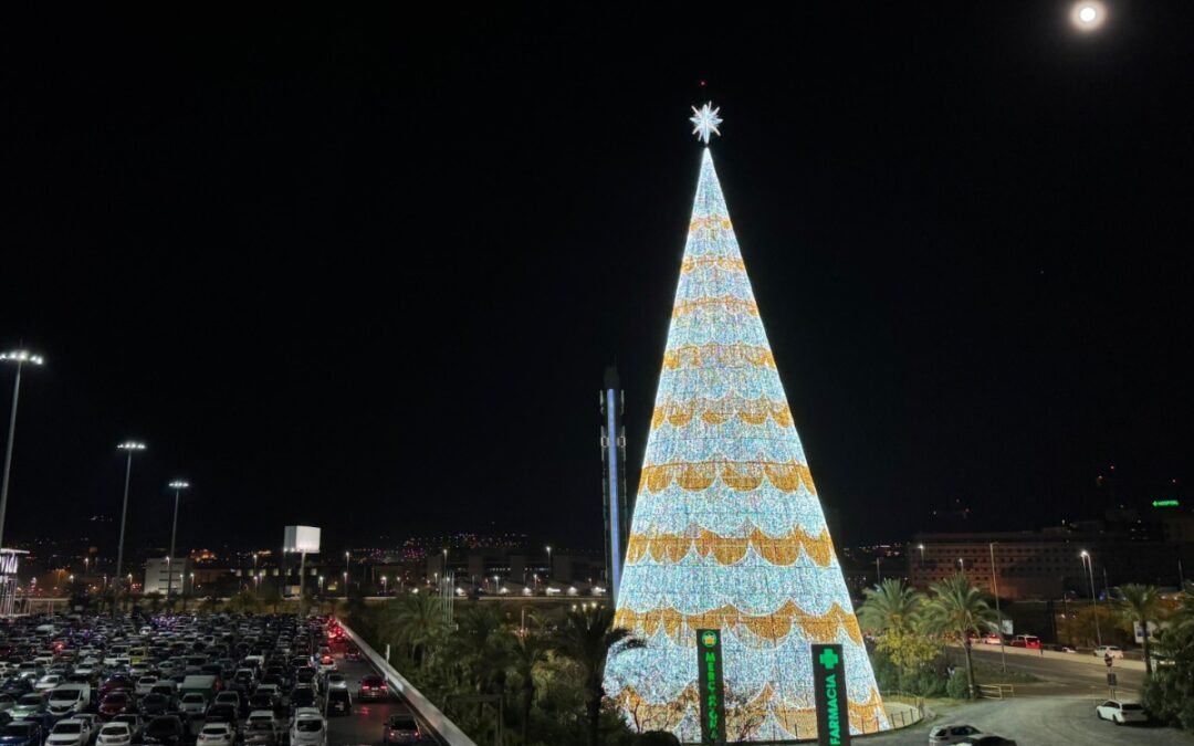 Nevada Shopping da inicio a la Navidad con el encendido del árbol