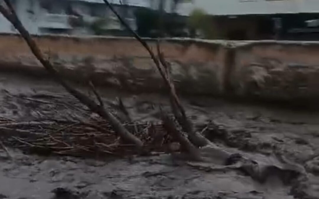 Cortes de luz en Alhama, inundaciones en viviendas y riesgo de desbordamientos en Almuñécar