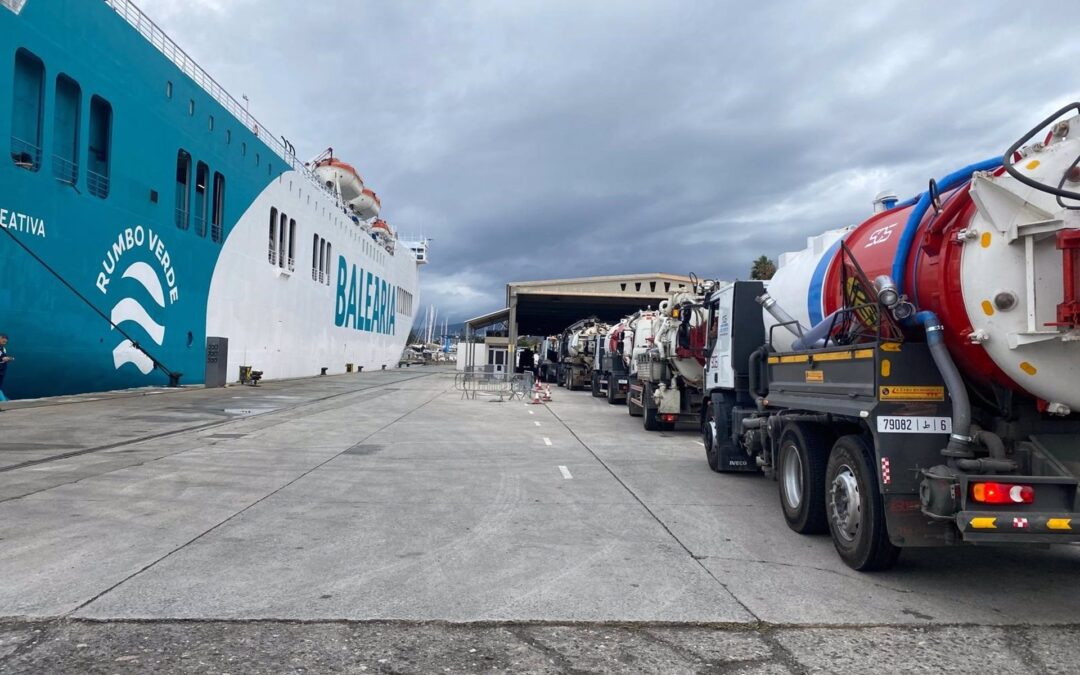 Parte desde Motril hacia Valencia un convoy con 25 autobombas procedentes de Marruecos