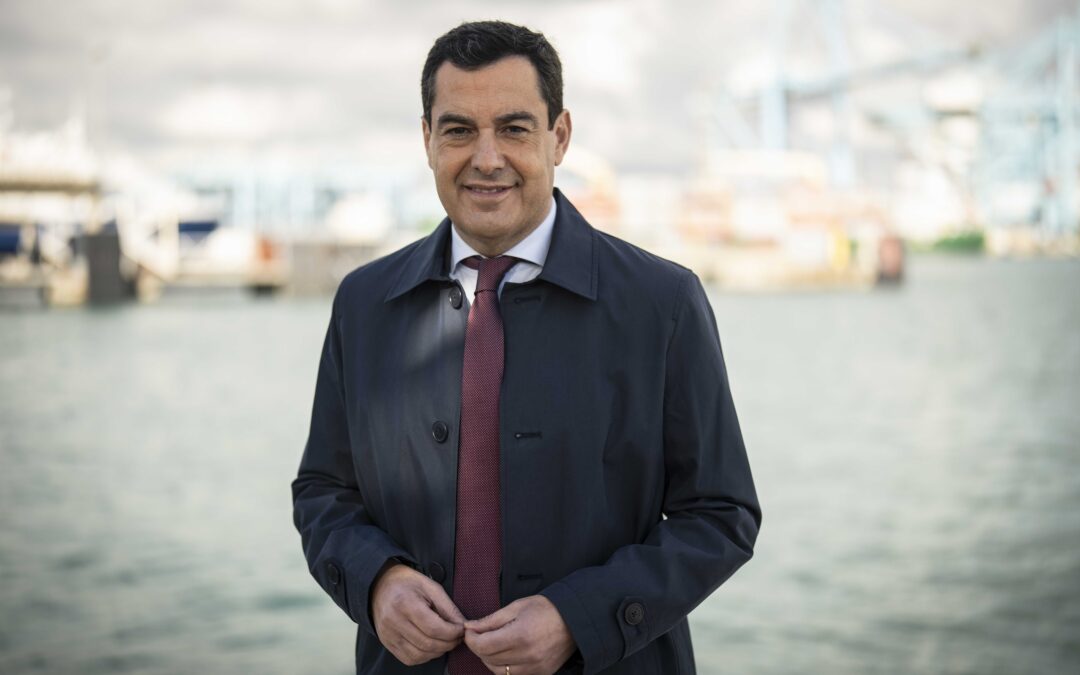 Juanma Moreno reclama impulsar las infraestructuras pendientes y una política migratoria de Estado