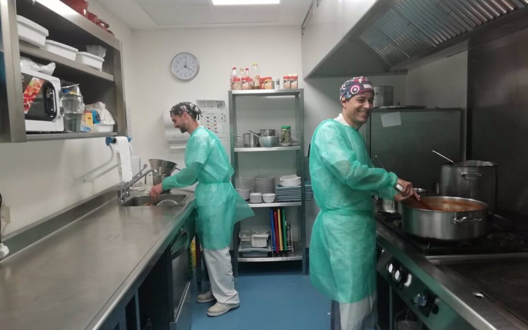 Los hospitales granadinos diseñan menús especiales para sus pacientes por Navidad