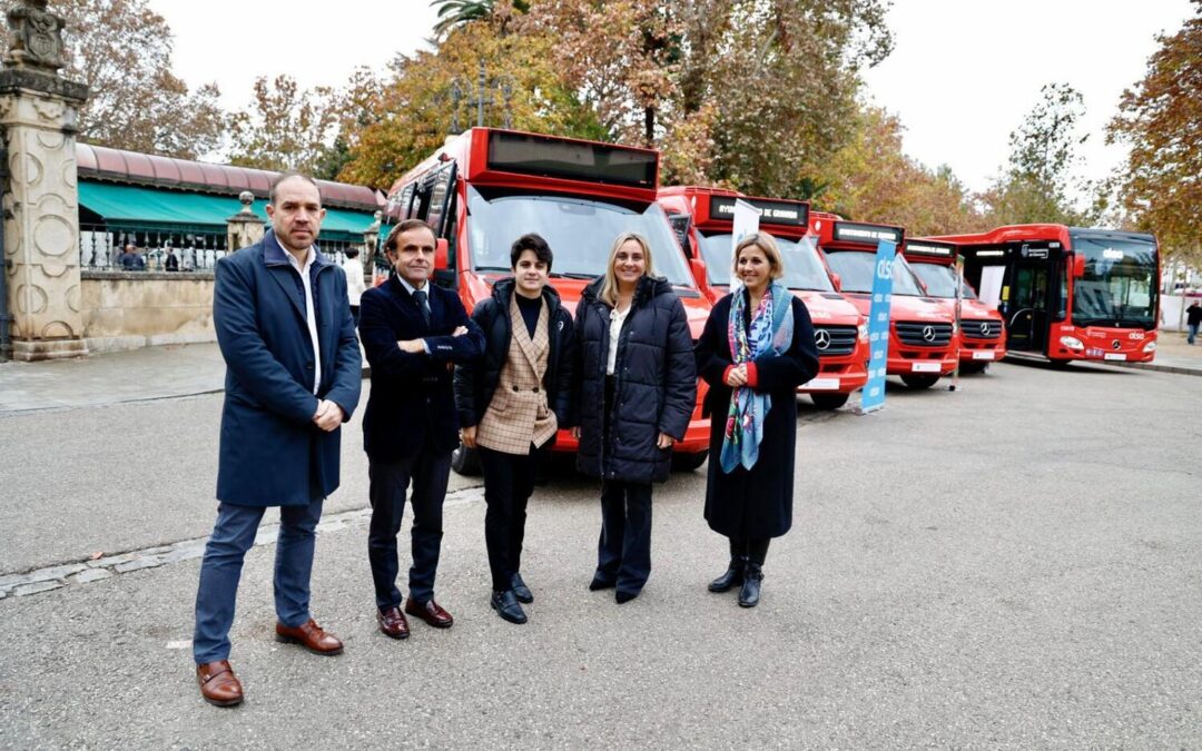 Cinco nuevos autobuses se estrenan en Granada para mejorar su movilidad