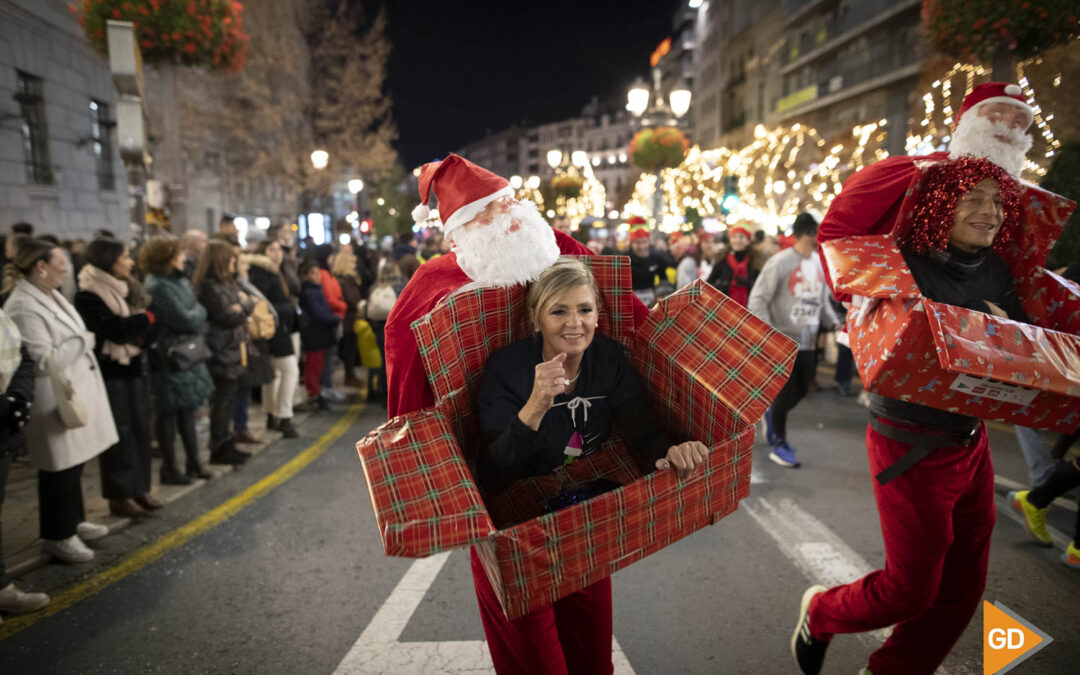Galería | Encuéntrate en la Carrera Nocturna de Disfraces de Navidad en Granada