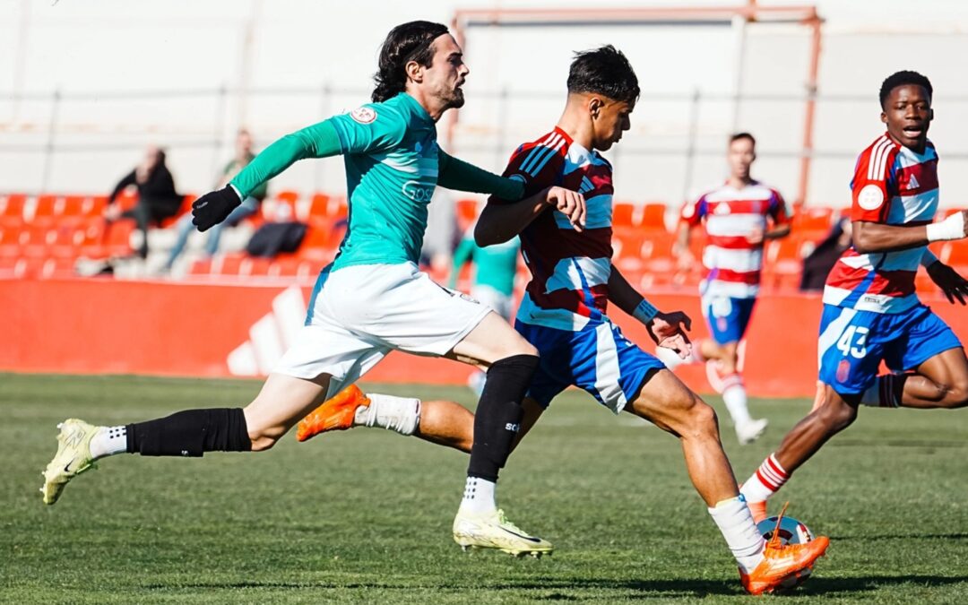 El Recreativo Granada suma un punto ante el Villanovense tras una remontada exprés
