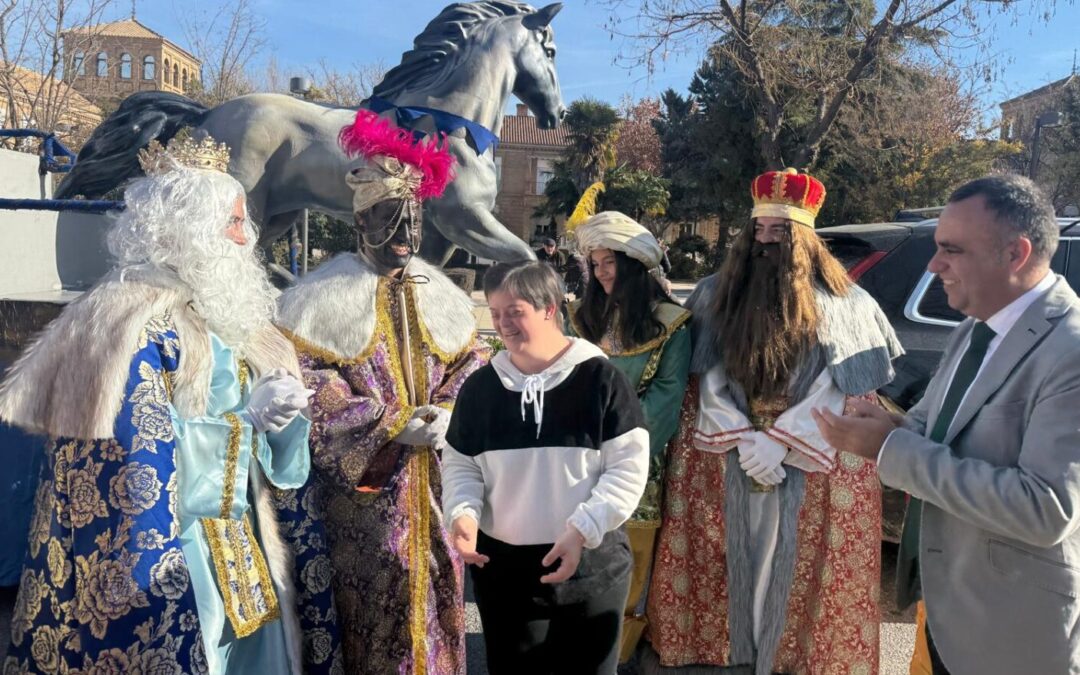 Bomberos de Diputación que trabajaron en Valencia tras la DANA se convierten en Reyes Magos