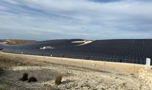 Imagen de una planta solar fotovoltaica en Ventas de Huelma | Foto: Alicia Gonçalves