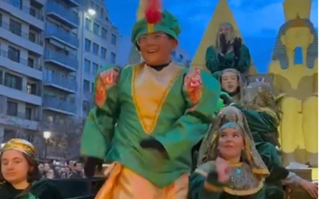 El niño granadino que conquistó a todos bailando durante la Cabalgata de Reyes