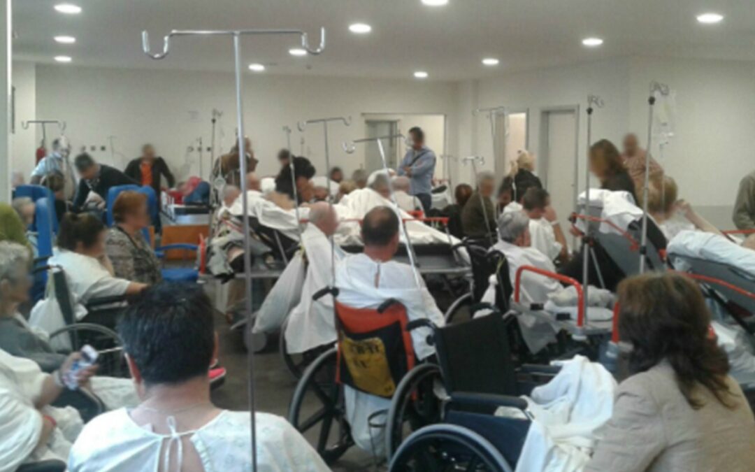 SATSE advierte del "colapso" en el Virgen de las Nieves por el aumento masivo de pacientes