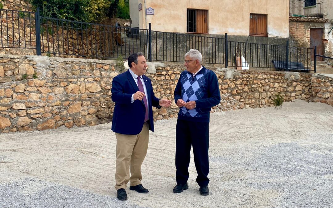 Ensanchan una calle de Albuñuelas para permitir el paso de vehículos de emergencias