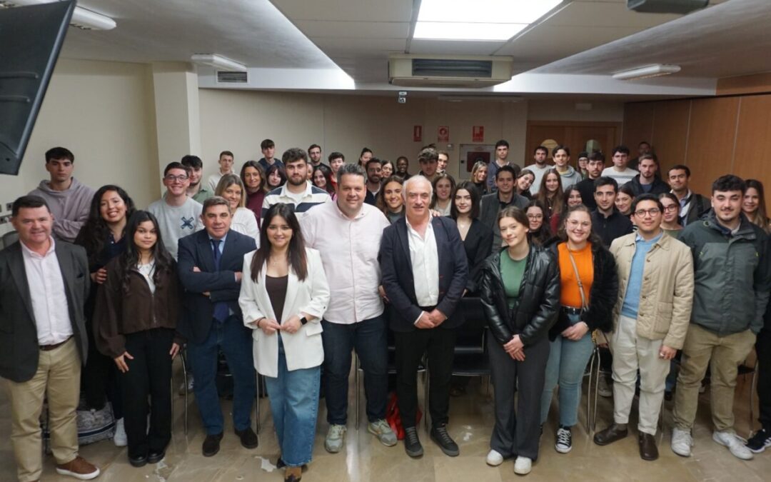Estudiantes de la UGR visitan el ayuntamiento de Maracena para conocer la administración local