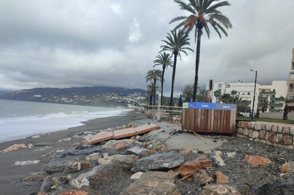 Costas alega por las playas de Salobreña y Castillo de Baños.