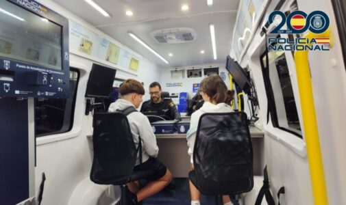 Interior Vehículo Integral de Documentación Policía Nacional