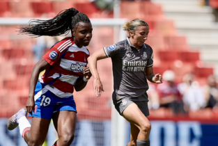Edna jugando ante el Real Madrid