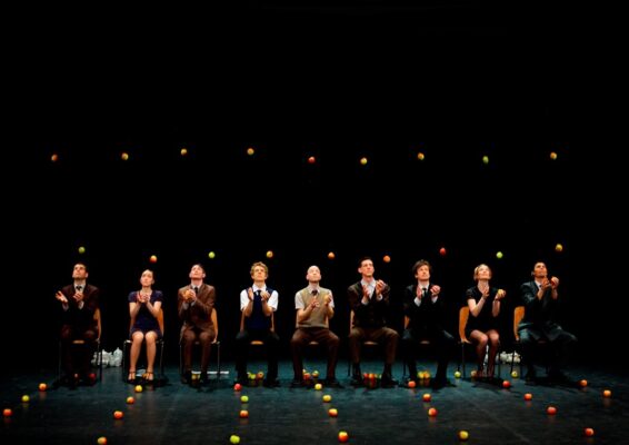 El Teatro Alhambra acoge este fin de semana a la prestigiosa compañía británica de circo y danza teatro, Gandini Juggling